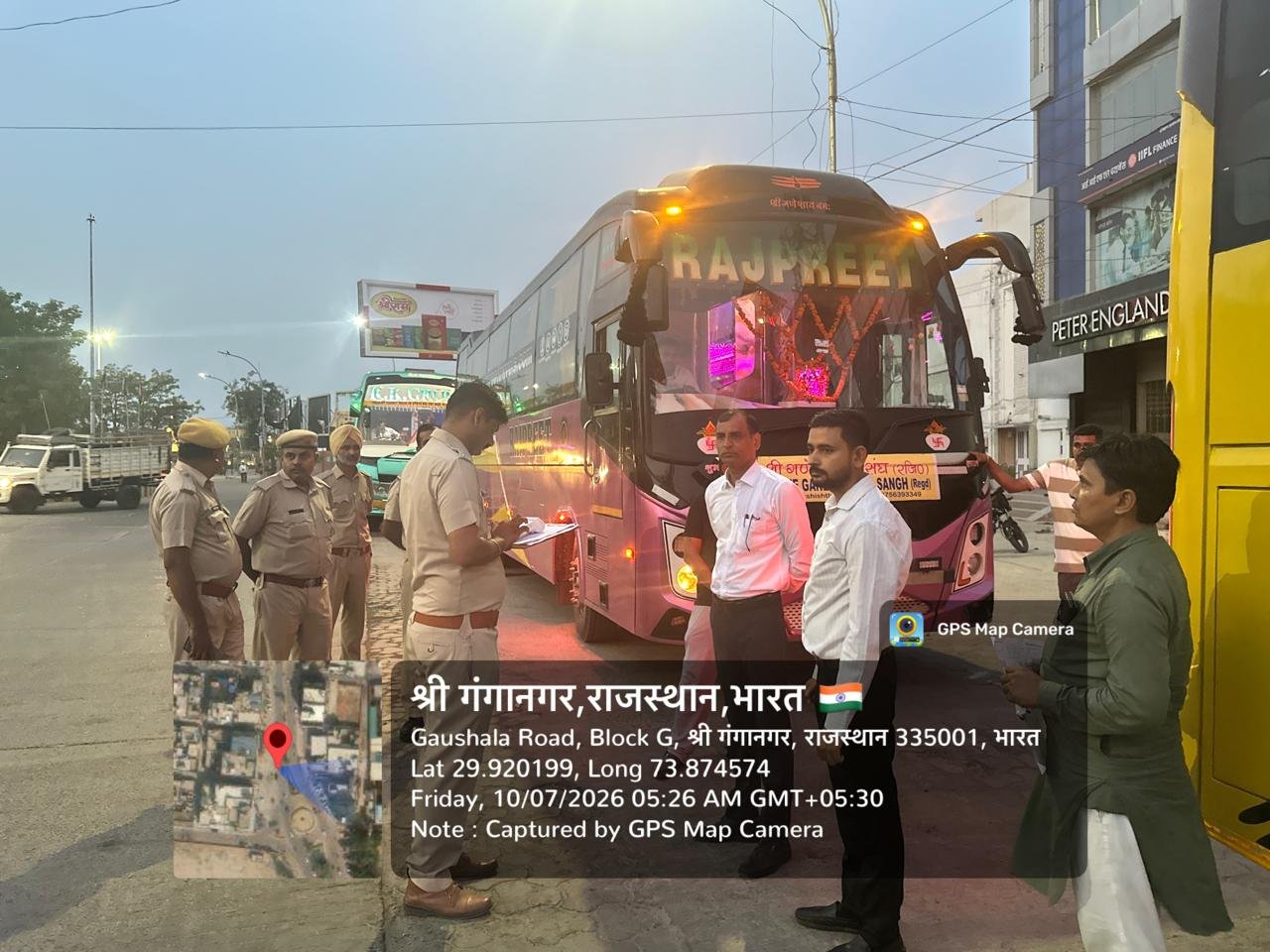 स्लीपर बसों का एडीजे ने किया निरीक्षण, निर्धारित मानकों को पूरा करने के दिये निर्देश