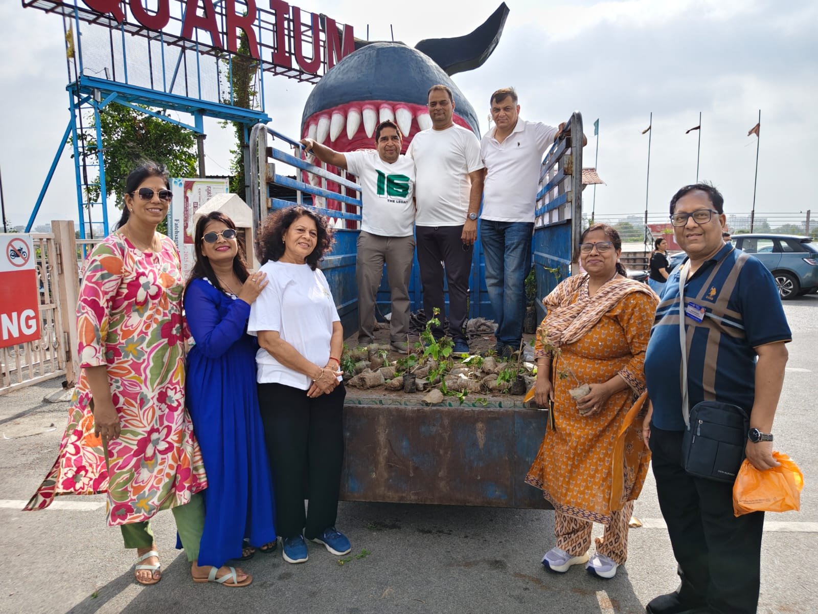 हर घर हरियाली का संदेशः रोटरी एलीट ने फतेहसागर पर 500 पौधे बांटकर जगाई पर्यावरण चेतना