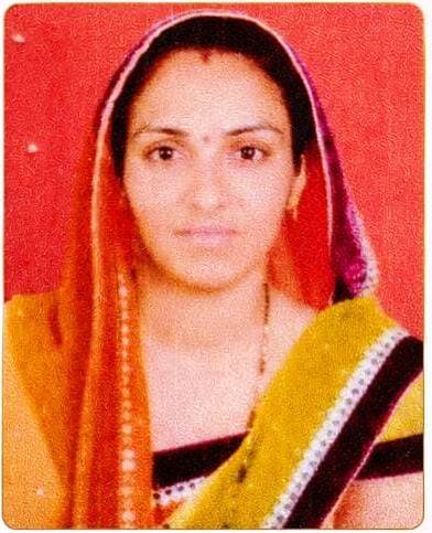 पारेवर की श्रीमती लता को शिविर में मिला आवासीय पट्टा,वर्षो की मुराद शिविर में हुई पूरी, पट्टा पाकर प्रफुल्लित हो गया लता का परिवार,जताया सरकार का आभार