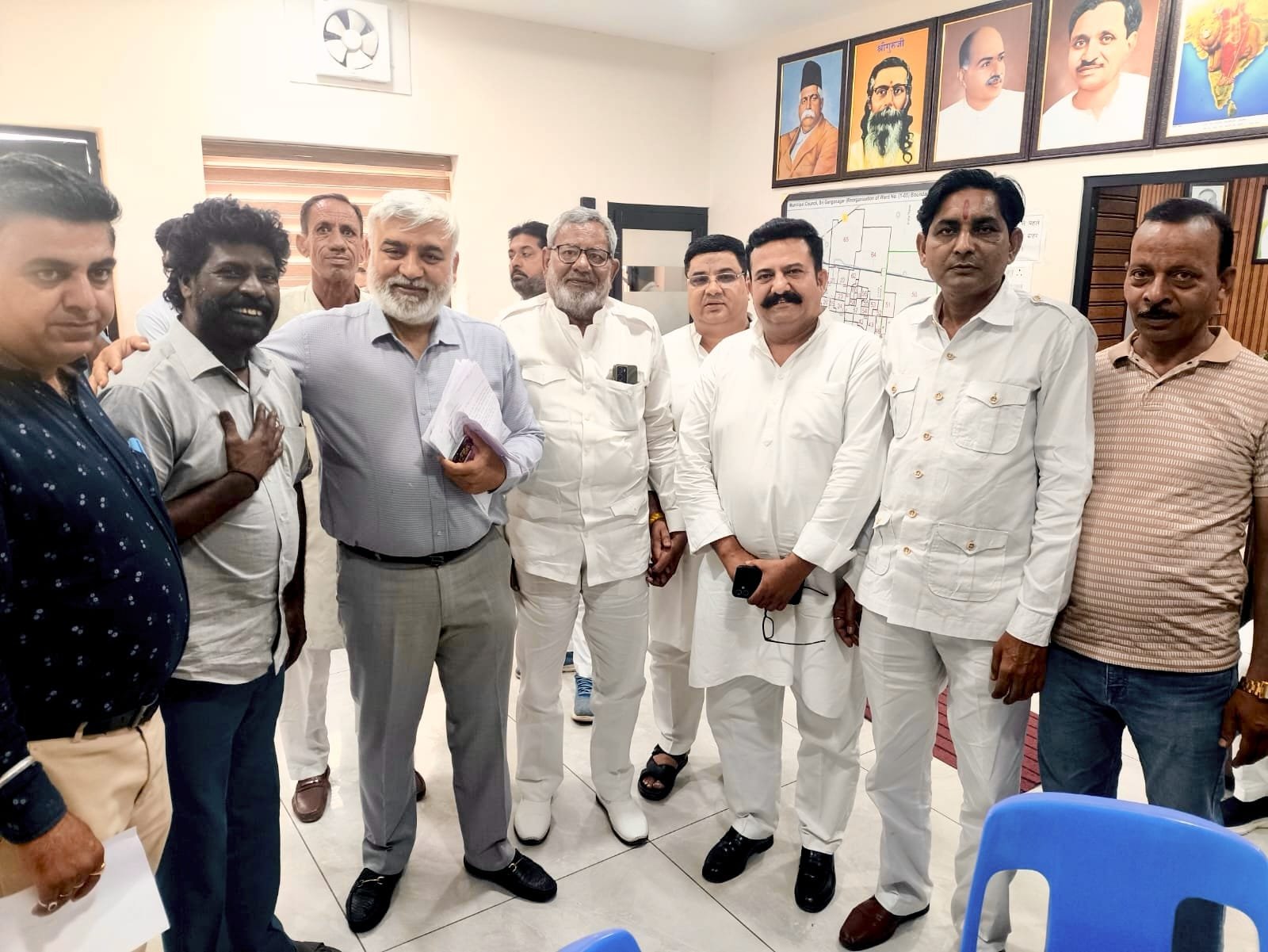 विधायक प्रतिनिधि गधुसूदन बिहाणी को सफाई कर्मचारियों की ज्वंलत समस्याओं से करवाया अवगत