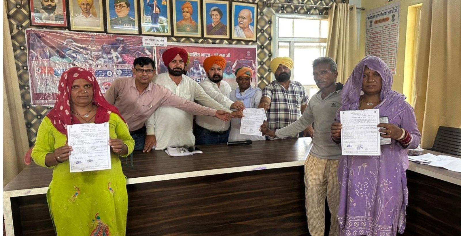 आवासीय पट्टा पाकर लाभार्थियों ने जताया सरकार का अभार