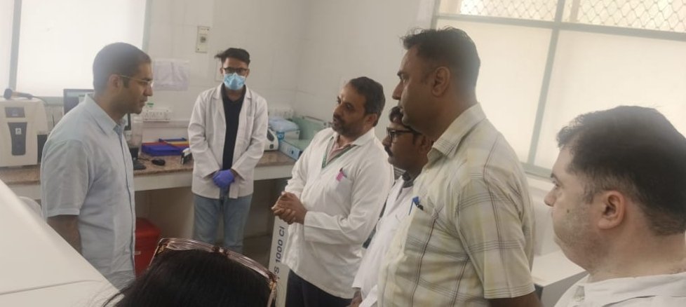 जिला कलक्टर ने किया निर्माणाधीन चिकित्सा भवन का अवलोकन