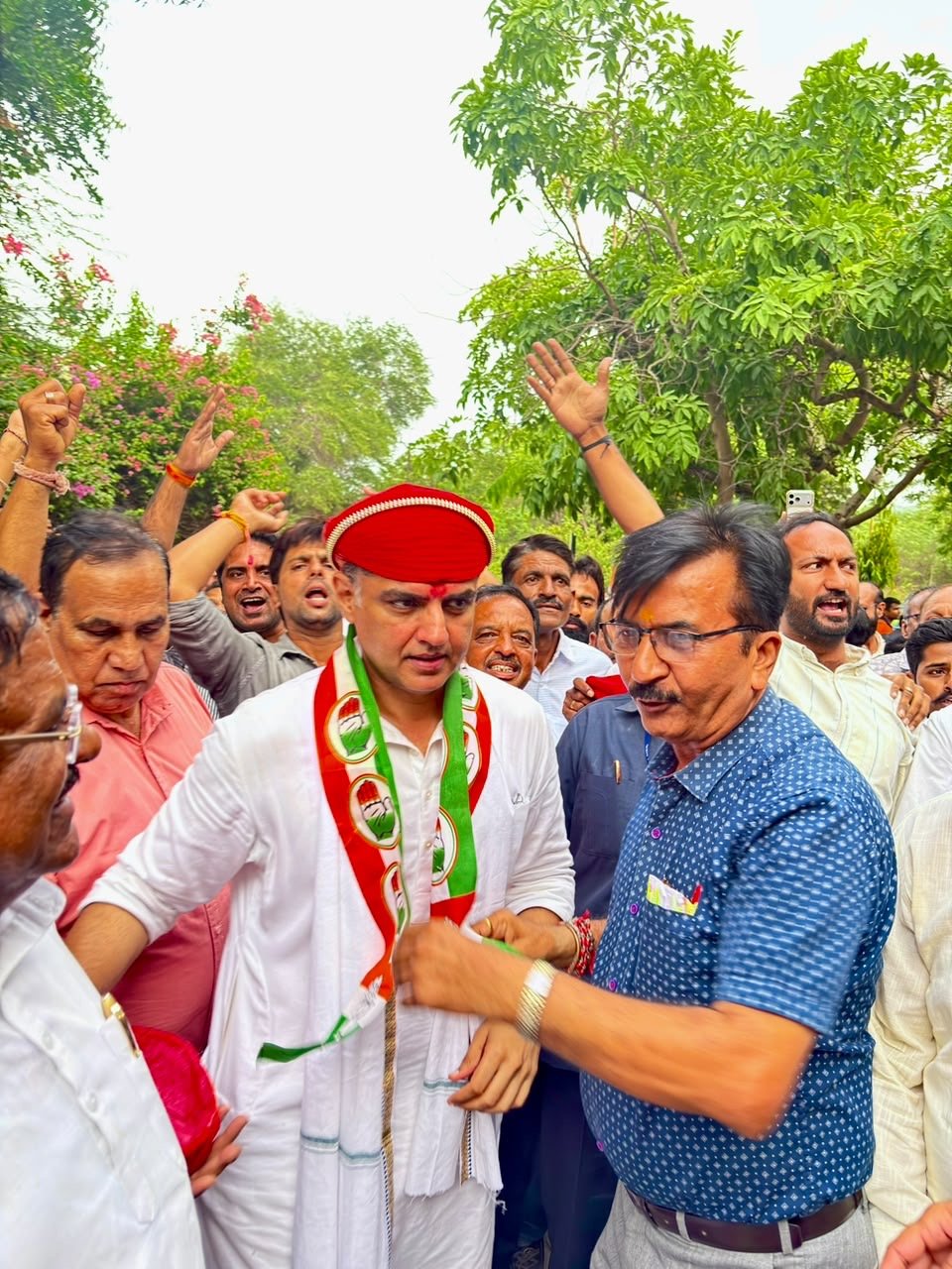 उदयपुर में सचिन पायलट का पारंपरिक मेवाड़ी अंदाज में किया स्वागत