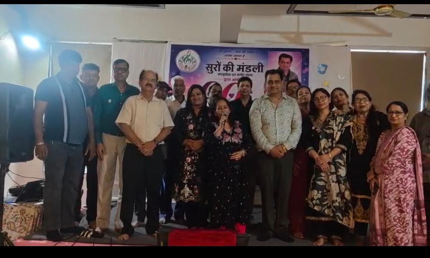 सुरों की मंडली की संगीतमय शाम में गूंजे 90’s के सदाबहार नगमे