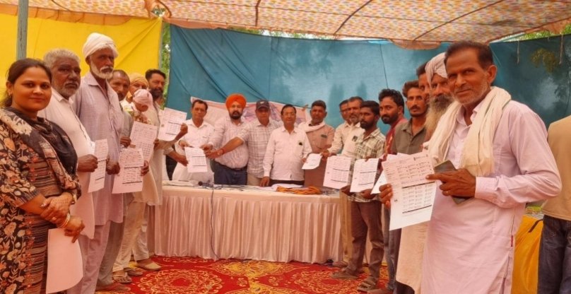 स्वास्थय कार्ड मिलने पर धर्मपाल ने खुशी जताई