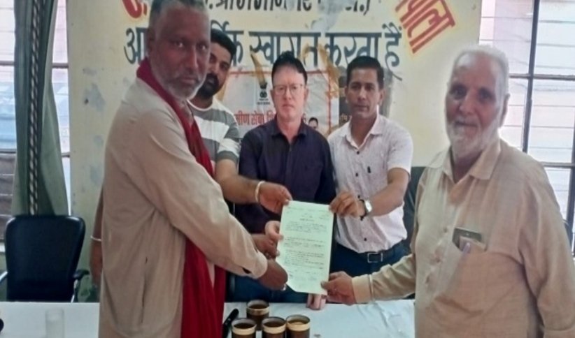 वर्षों बाद मिला बलजीत को आवासीय पट्टा