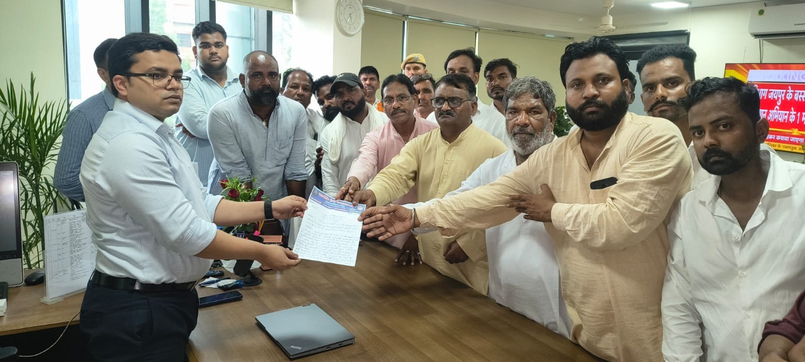 संविदा भर्ती का किया विरोध। मांगें पूरी नहीं होने पर जयपुर में बड़े आंदोलन की चेतावनी