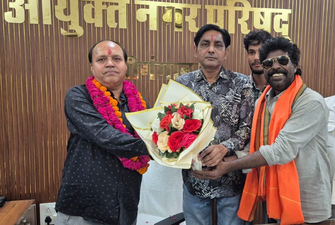नगर परिषद नवनियुक्त आयुक्त मिल्खराज चुघ का किया स्वागत - अभिनंदन।