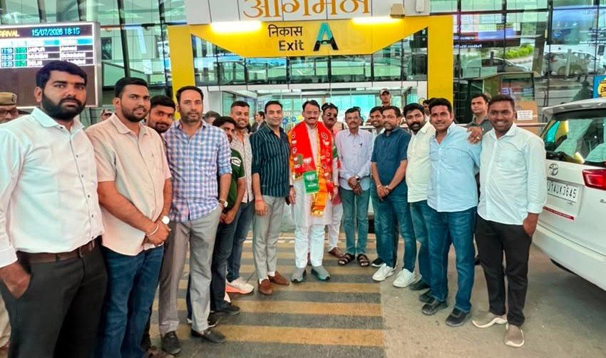 उप मुख्यमंत्री डॉ. प्रेमचंद बैरवा पहुंचे उदयपुर, स्थानीय कार्यक्रमों में लेंगे भाग