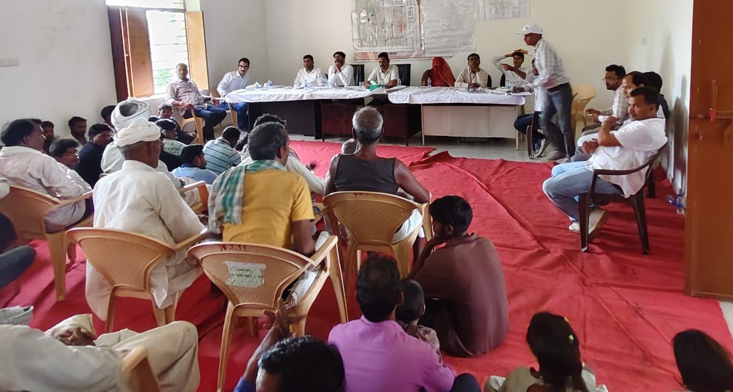 देवास तृतीय एवं चतुर्थ परियोजना : विस्थापितों के पुनर्वास के लिए भूखंड आवंटन के संबंध में बैठक