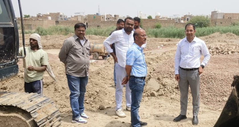जिला कलक्टर ने किया मिनी सचिवालय और एसटीपी निर्माण कार्यों का औचक निरीक्षण