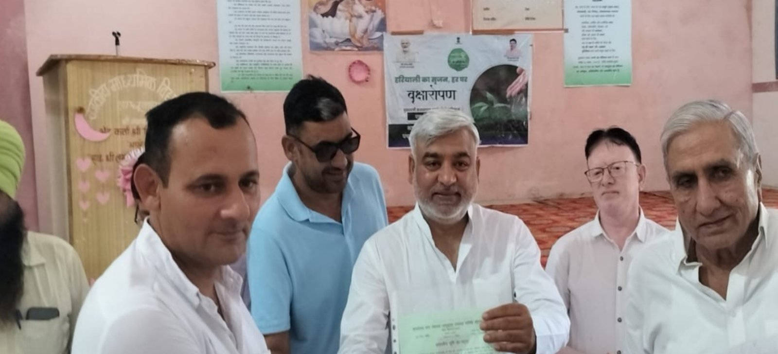 ग्रामीण सेवा शिविर में सुनीता और विकास को मिला मकान का पट्टा