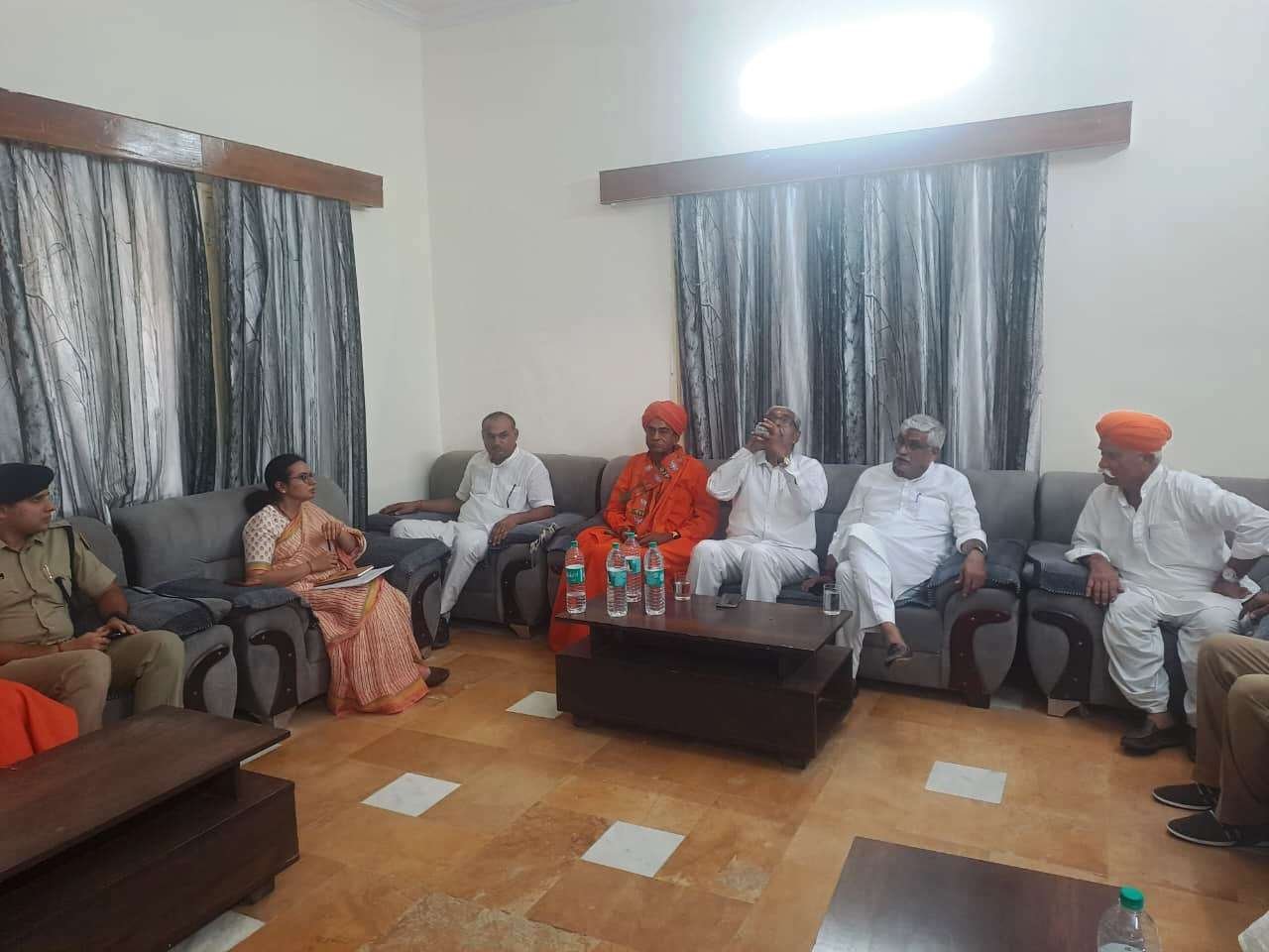 जिले में पेयजल एवं विद्युत आपूर्ति व्यवस्था पर विशेष फोकस दें अधिकारी - केन्द्रीय पर्यटन मंत्री