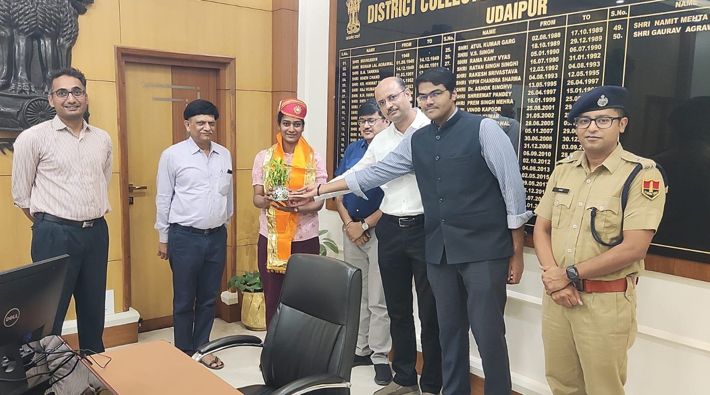 District Collector Honours Everest Winner Manasvi Agrawal for Historic Achievement