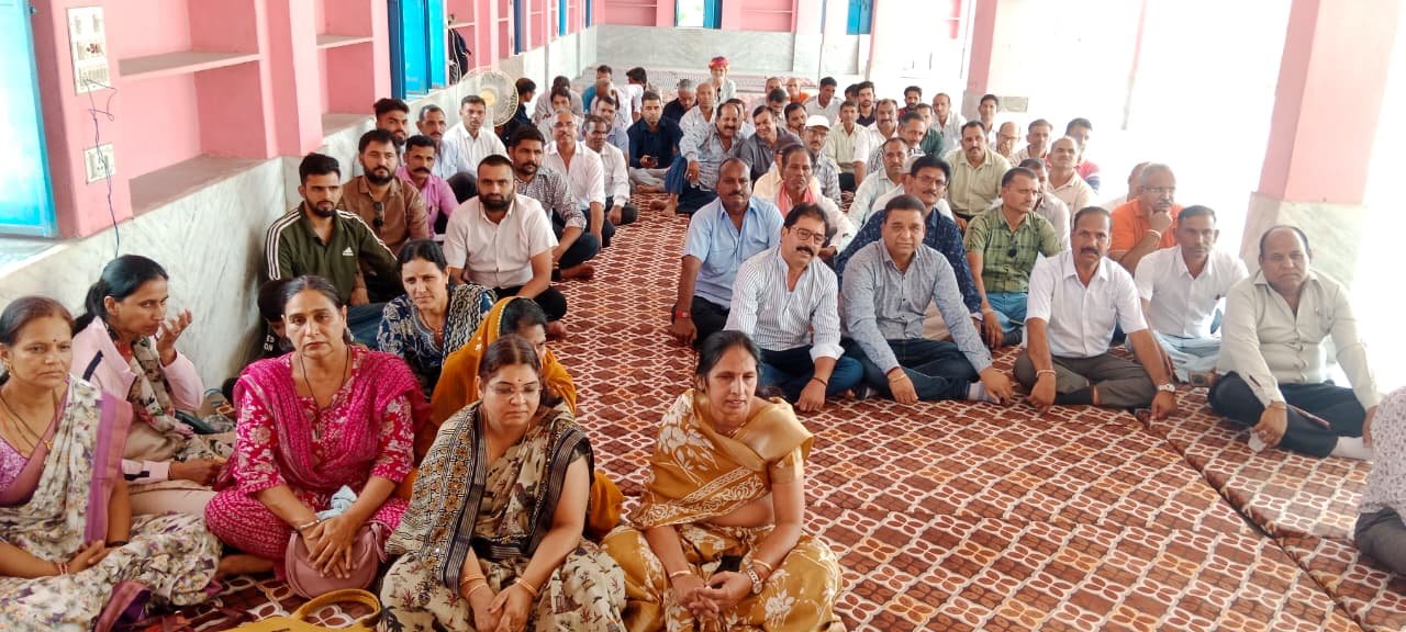 शारीरिक शिक्षक अनुशासन एवं सुरक्षा व्यवस्था की महत्वपूर्ण जिम्मेदारी निभाते हैं - सीडीईओ श्री यादव