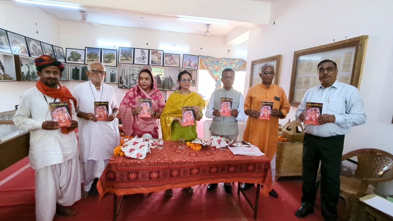 खत्री की पुस्तक "जैसलमेर की सांस्कृतिक सुरम" का लोकार्पण संपन्न