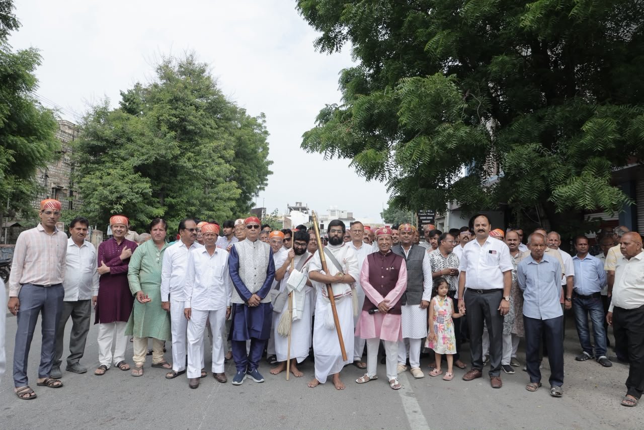 Jain Monks Receive Grand Chaturmas Welcome in Udaipur