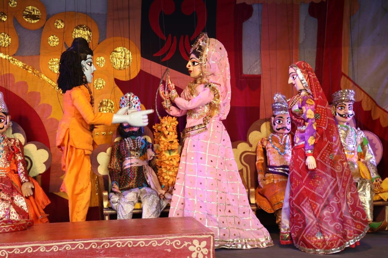 जगन्नाथ रथ यात्रा के अवसर पर कला मण्डल के कलाकरो ने कठपुतली नाटिका रामायण का मंचन किया
