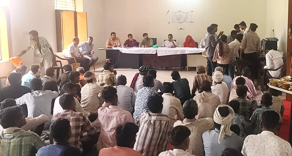 देवास परियोजना के विस्थापितों को भूमि आवंटन