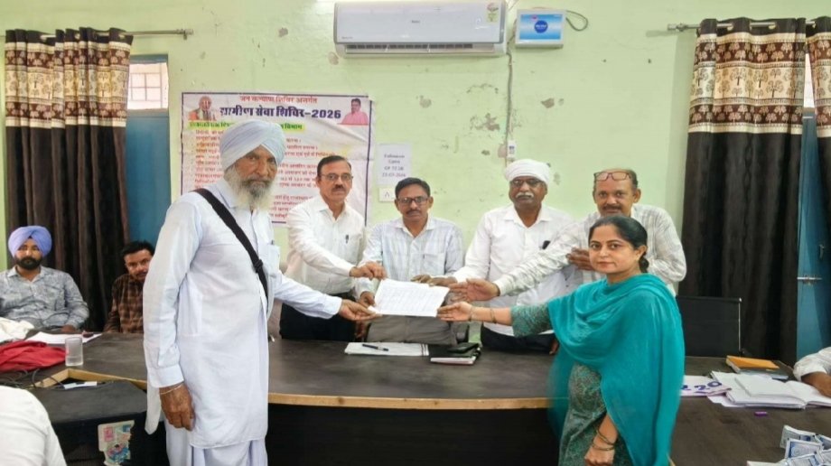 ग्रामीण सेवा शिविर में मिली तारबंदी योजना के तहत अनुदान राशि