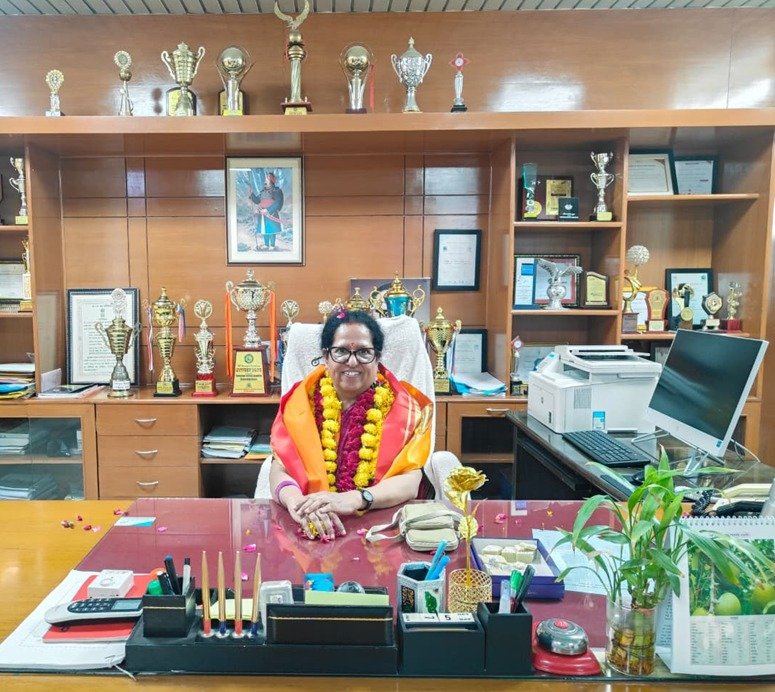 प्रोफेसर सरला लखावत ने सामुदायिक एवं व्यावहारिक विज्ञान महाविद्यालय,मप्रकृप्रौविवि के अधिष्ठाता पद का कार्यभार ग्रहण किया