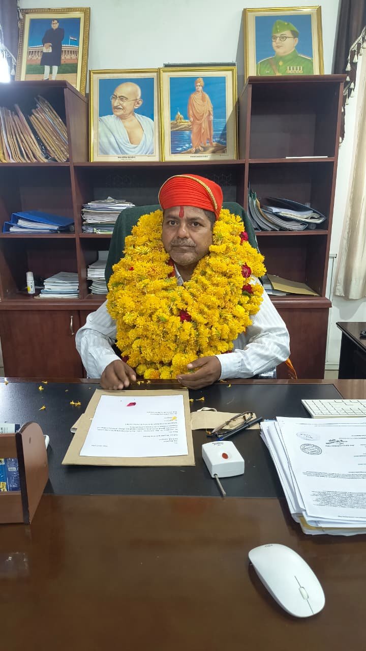Dr. L.N. Mahawar Assumes Charge as Dean of College of Fisheries at MPUAT