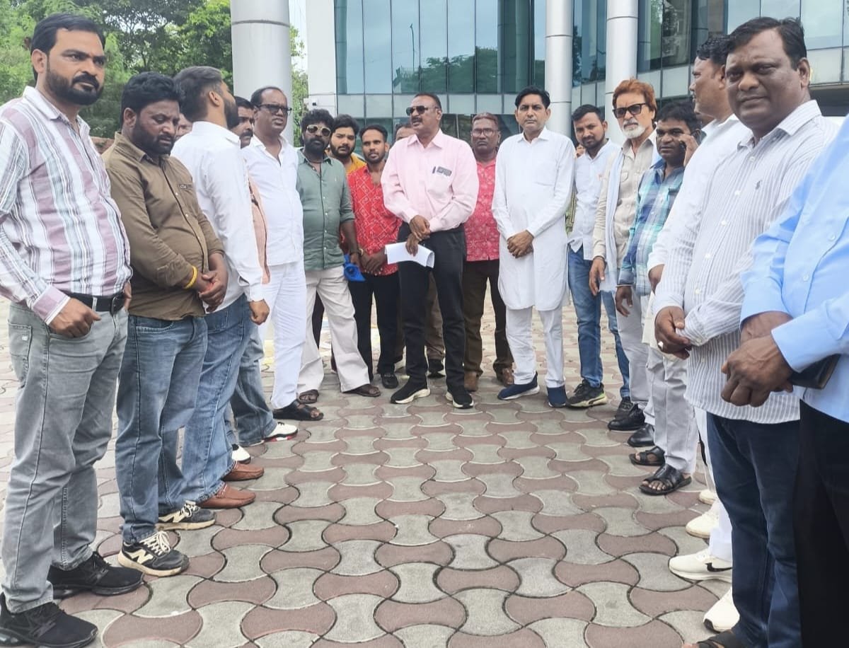 सफाई कर्मचारी भर्ती विज्ञप्ति जारी करने के लिए स्वायत्त शासन विभाग प्रमुख शासन सचिव रवि जैन से मिले