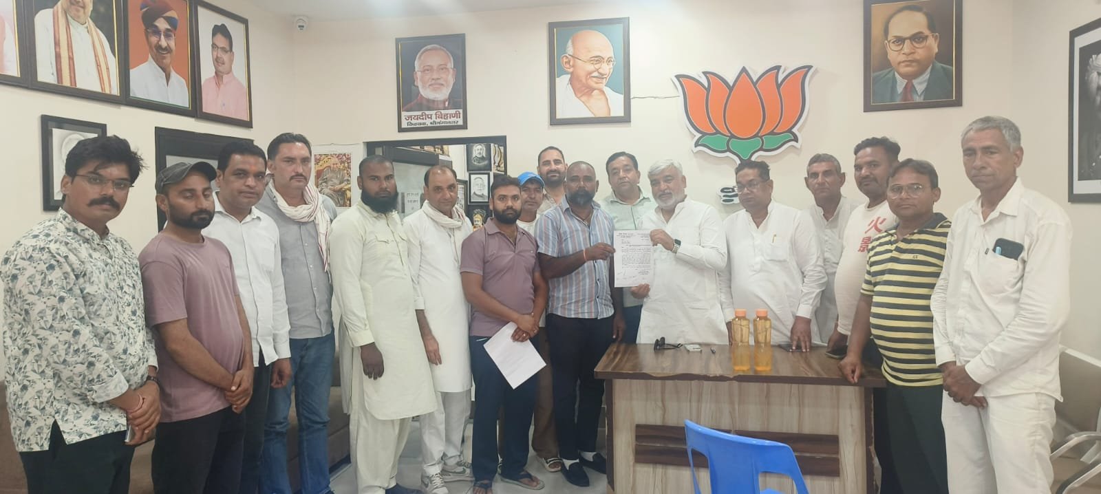 पटाखा फैक्ट्री रोड की जर्जर स्थिति से आमजन परेशान, तत्काल पुनर्निर्माण की मांग