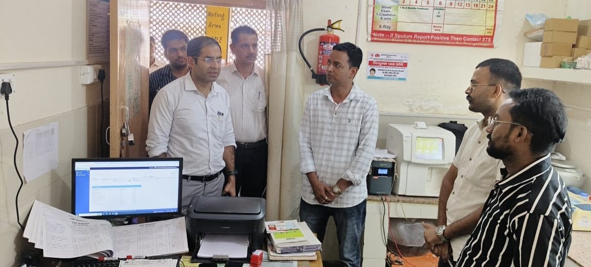 जिला कलक्टर ने किया उपतहसील, सीएचसी और तहसील कार्यालय का औचक निरीक्षण