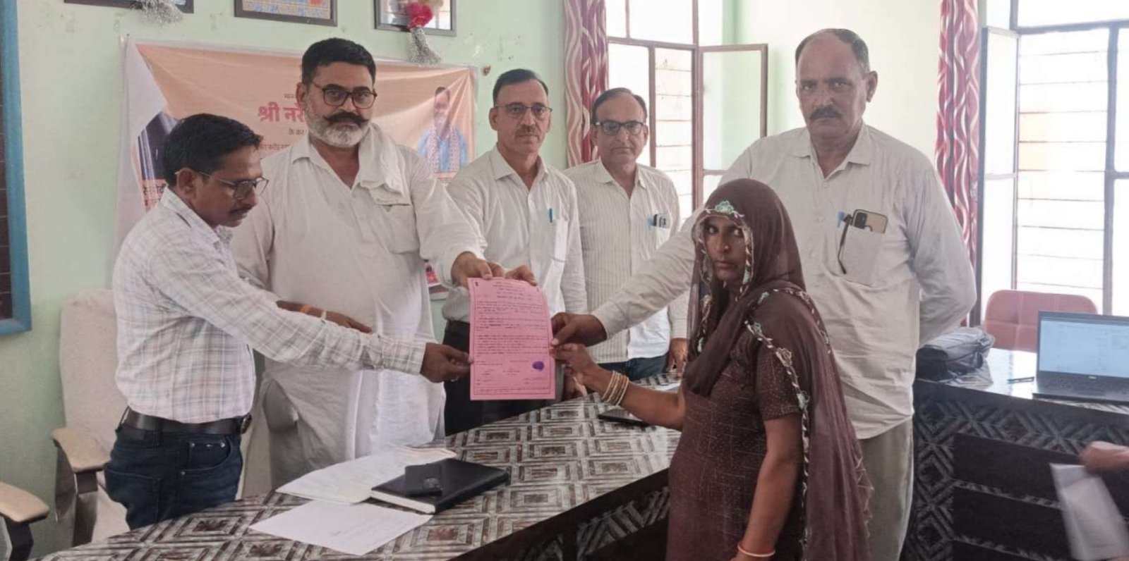 अनूपगढ़ की सुगनी को ग्रामीण सेवा शिविर में मिला आवासीय पट्टा