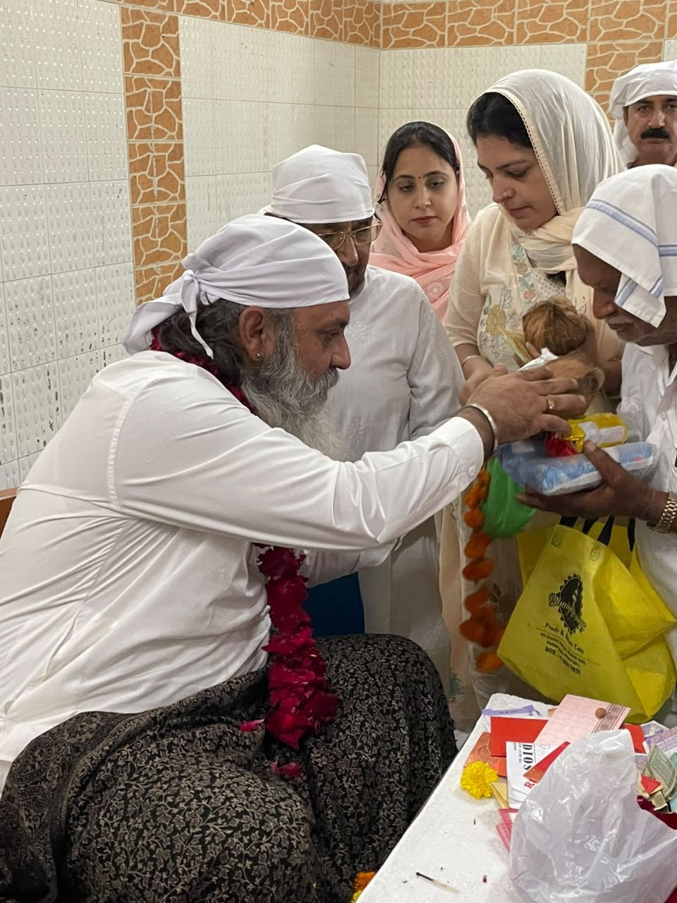 शक्तिनगर के बिलोचिस्तान भवन में भक्ति और श्रद्धा के साथ संपन्न हुआ गुरु पूर्णिमा महोत्सव‌ सद्गुरु शैलेश संत कुमार ब्रिजवानी के सान्निध्य में उमड़ा जनसैलाब श्रद्धालुओं ने लिया गुरु कृपा का आशीर्वाद