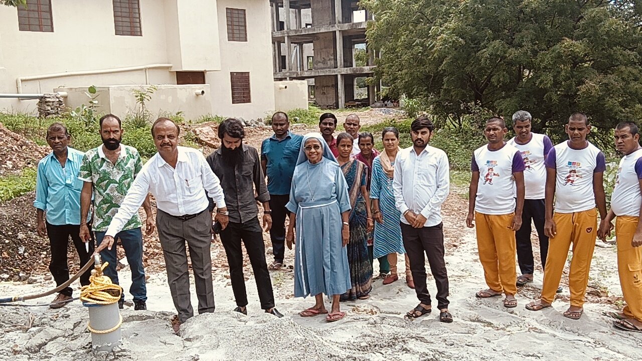 ट्यूबवेल से दूर हुई आशाधाम की पेयजल समस्या, बेसहारा आश्रमवासियों के चेहरे खिले