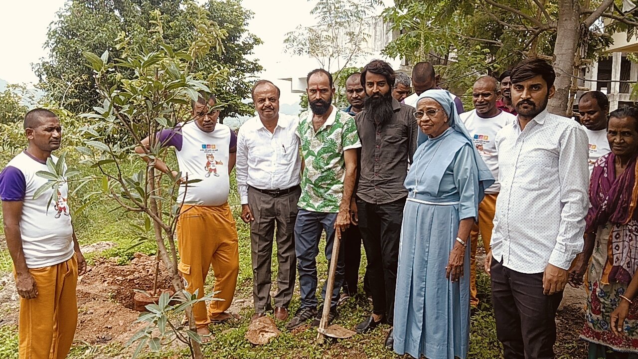 ट्यूबवेल से दूर हुई आशाधाम की पेयजल समस्या, बेसहारा आश्रमवासियों के चेहरे खिले