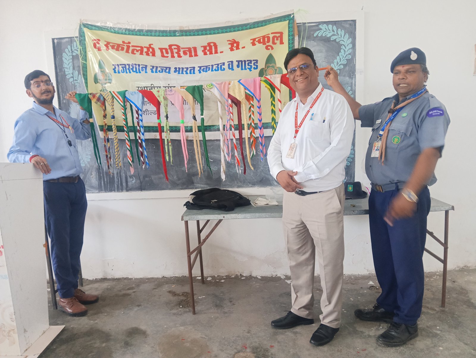 विश्व स्कॉर्प दिवस पर स्कार्फ प्रदर्शन