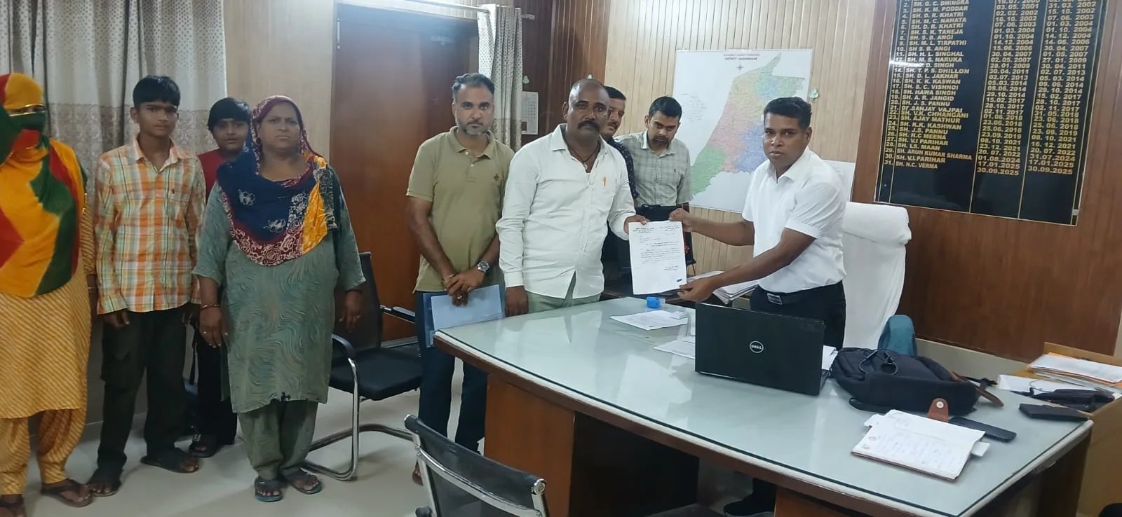 केदार चैक व डिस्पेंसरी के सामने 250 किलोवाट के 04 बड़े ट्रांसफार्मर लगाने की मांग।