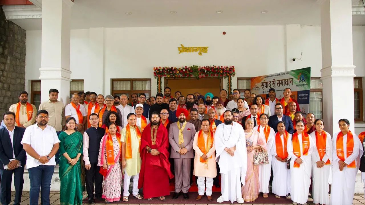 लोक भवन, देहरादून में गूँजा संवाद से समाधान, भगवान महावीर के सिद्धांतों पर हुआ राष्ट्रीय मंथन