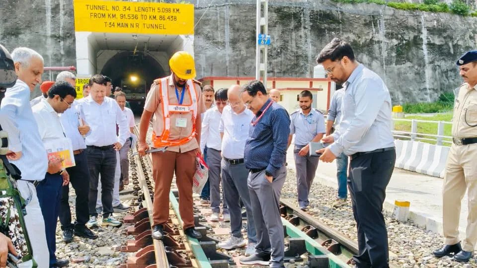 कटरा से श्रीनगर तक सीआरएस द्वारा रेल सुरक्षा का निरीक्षण संपन्न, डीआरएम जम्मू व अन्य वरिष्ठ अधिकारी रहे उपस्थित