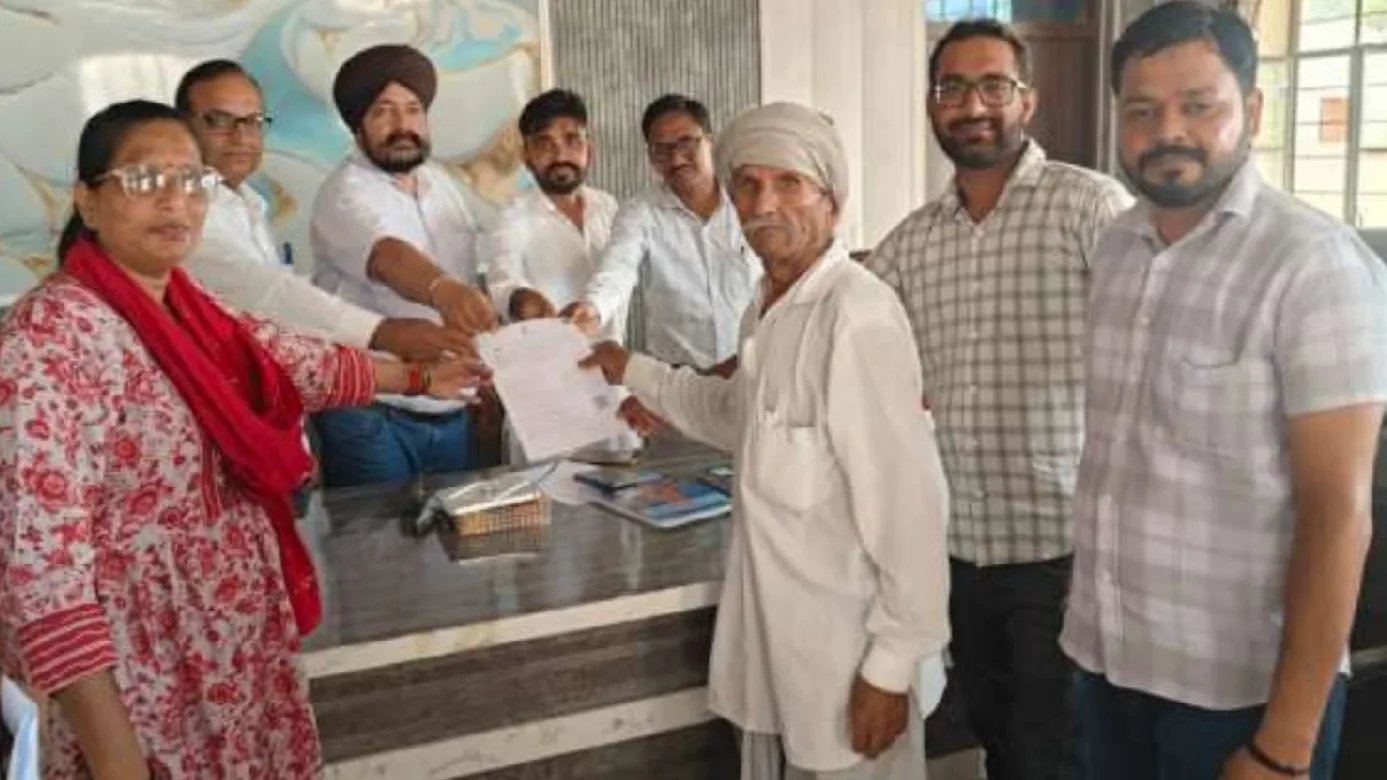 ग्रामीण सेवा शिविर में मिला पशु बीमा योजना का लाभ