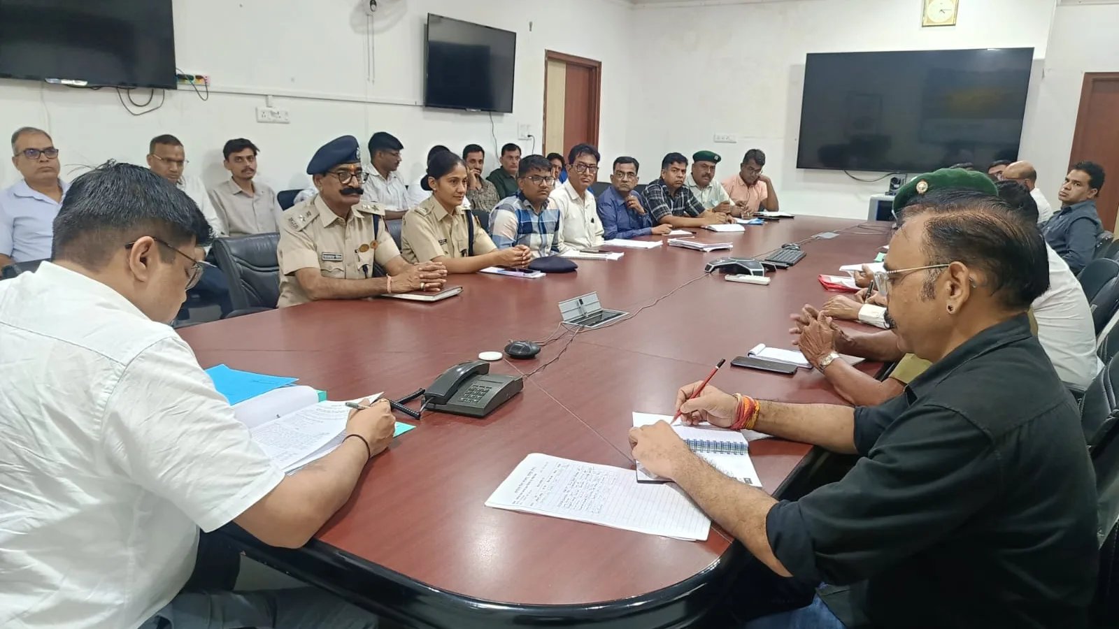 परंपरागत गरिमा और उत्साह के साथ मनाएं स्वतंत्रता दिवस