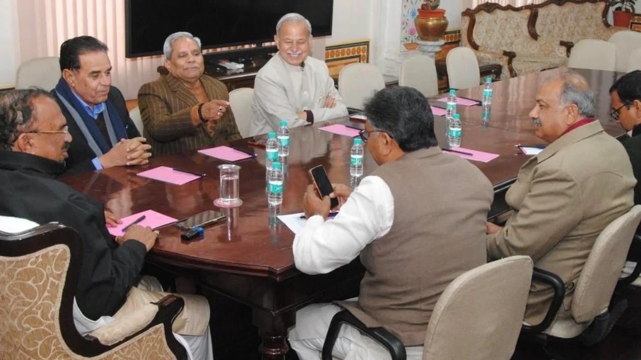 संवाद से सशक्त होता लोकतंत्र