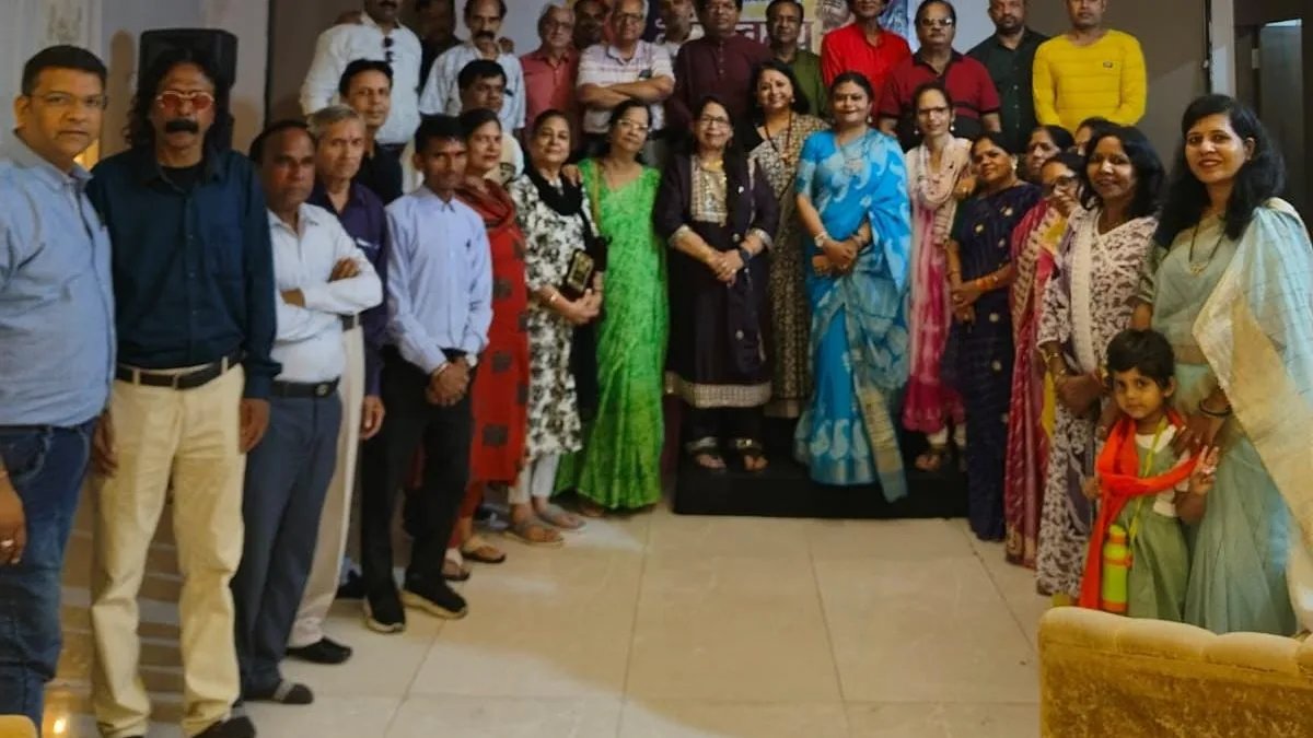 किशोर कुमार के सदाबहार नगमों से सजी सुरमयी शाम, 33 सुर साधकों ने बांधा समां