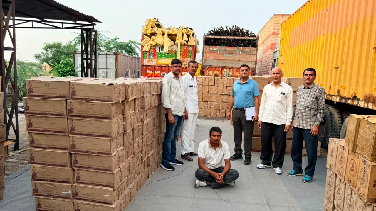 आबकारी आयुक्त के निर्देशन में कार्रवाई