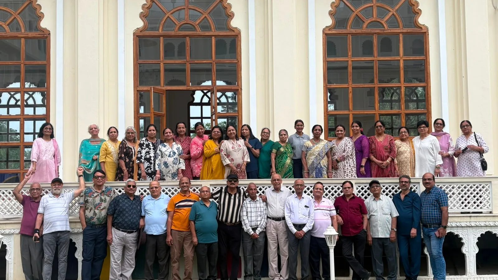 कृष्णांगन सीनियर सिटीजन क्लब का स्नेह मिलन स्टर्लिंग रिज़ॉर्ट में आयोजित