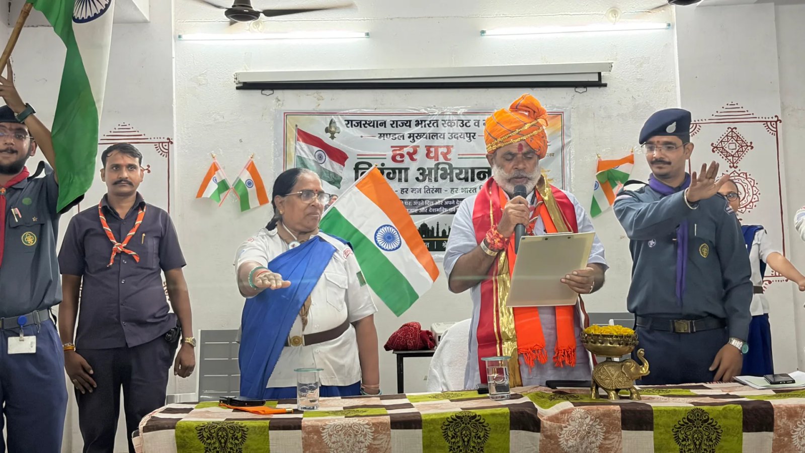 हर घर तिरंगा अभियान के तहत स्काउट-गाइड ने बनाई विशाल मानव श्रृंखला, राष्ट्रभक्ति का दिया संदेश