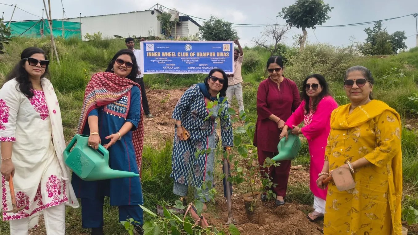 इनरव्हील दीवाज ने हरियाली अमावस्या पर 2100 पौधे लगाकर दिया पर्यावरण संरक्षण का संदेश