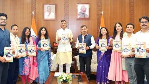 रक्षा राज्य मंत्री द्वारा रक्षा मंत्रालय की गृह पत्रिका ‘सशक्त भारत’ के ‘एक भारत, श्रेष्ठ भारत’ विशेषांक का विमोचन