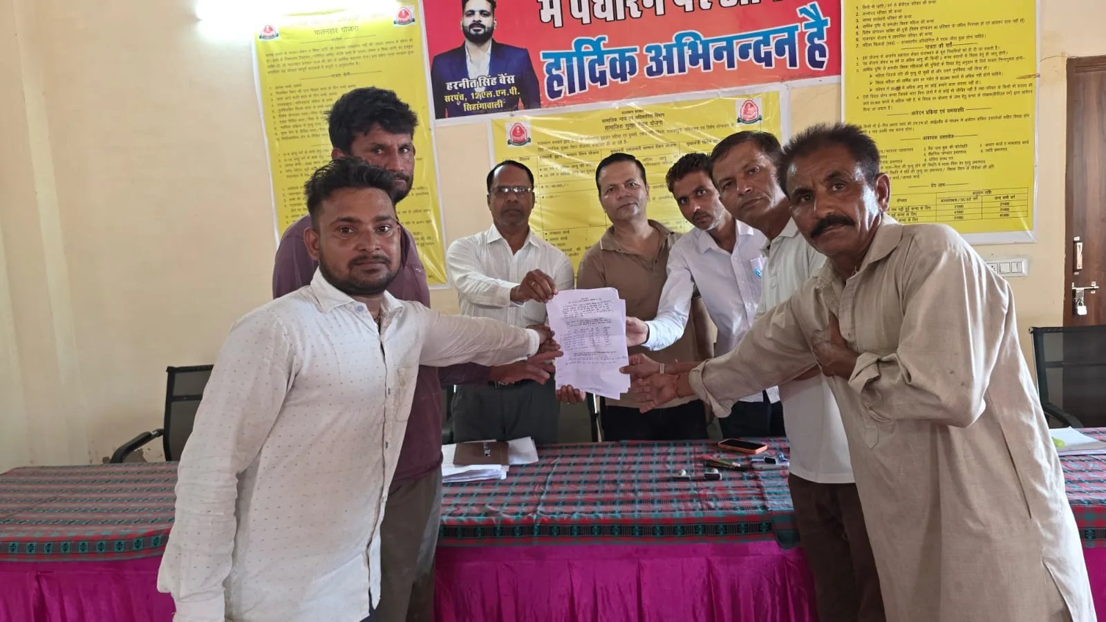 ग्रामीण सेवा शिविरों में मौके पर हुआ ग्रामीणों की समस्याओं का समाधान