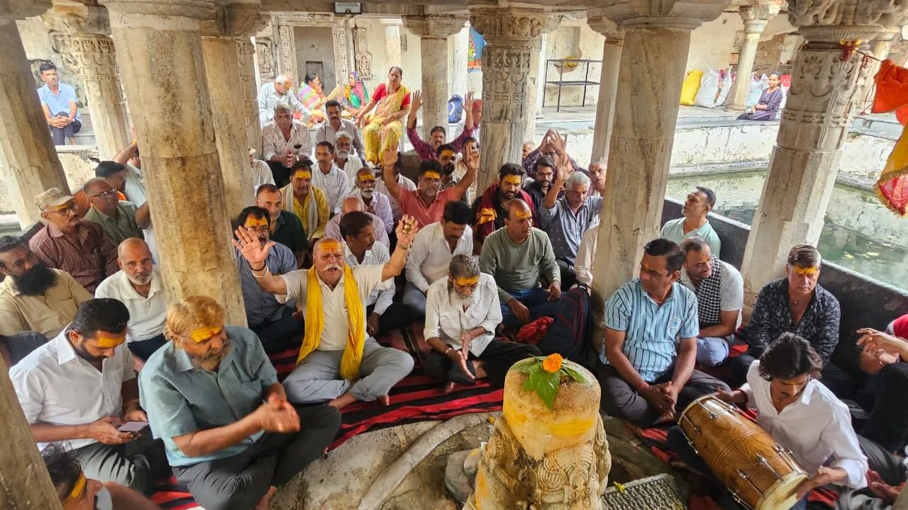 Gangodbhav Echoes with Devotional Songs of Mahadev, Devotees Immersed in Bhakti