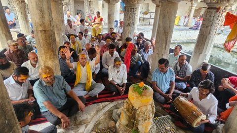 Gangodbhav Echoes with Devotional Songs of Mahadev, Devotees Immersed in Bhakti