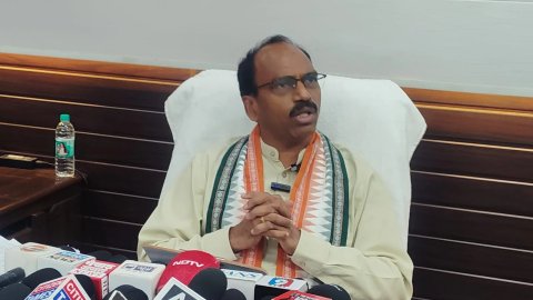 पूरे सत्र में विपक्ष का काम सिर्फ हंगामा खडा करना रहा, रवैया और प्रश्न बदलकर पलायन करते रहे: सांसद डॉ मन्नालाल रावत